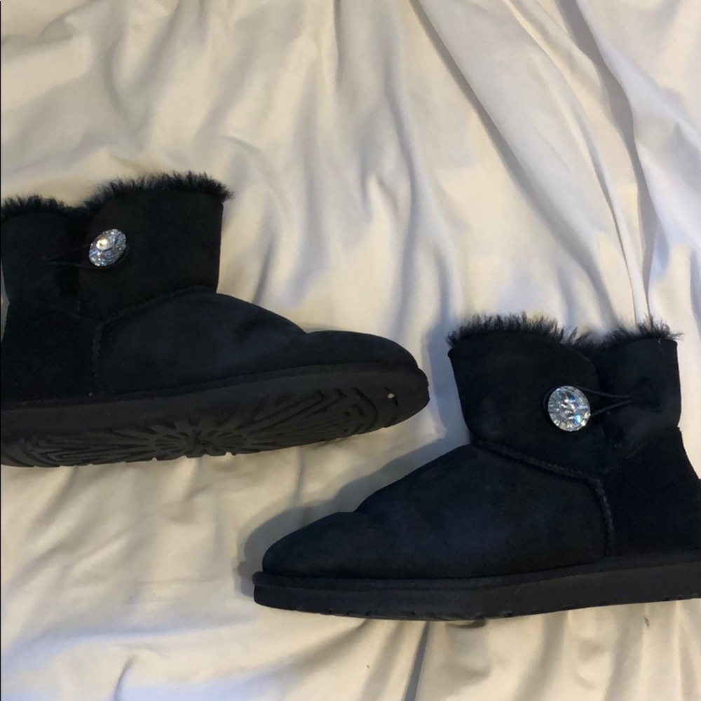 Black ankle Ugg boots